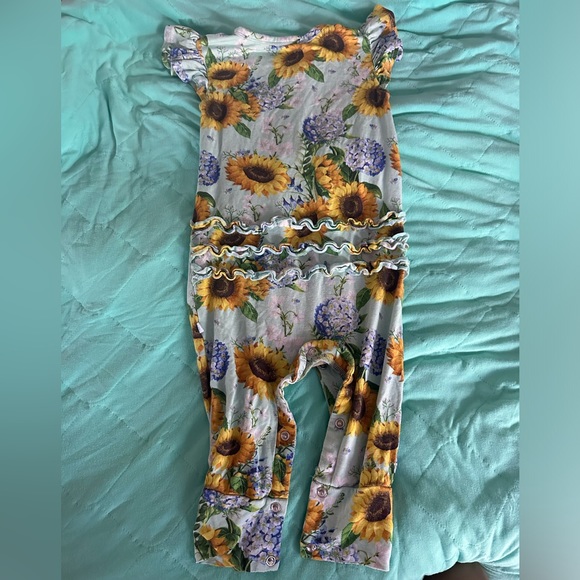 Posh Peanut Flutter Sleeve Henley Romper - Picture 3 of 3